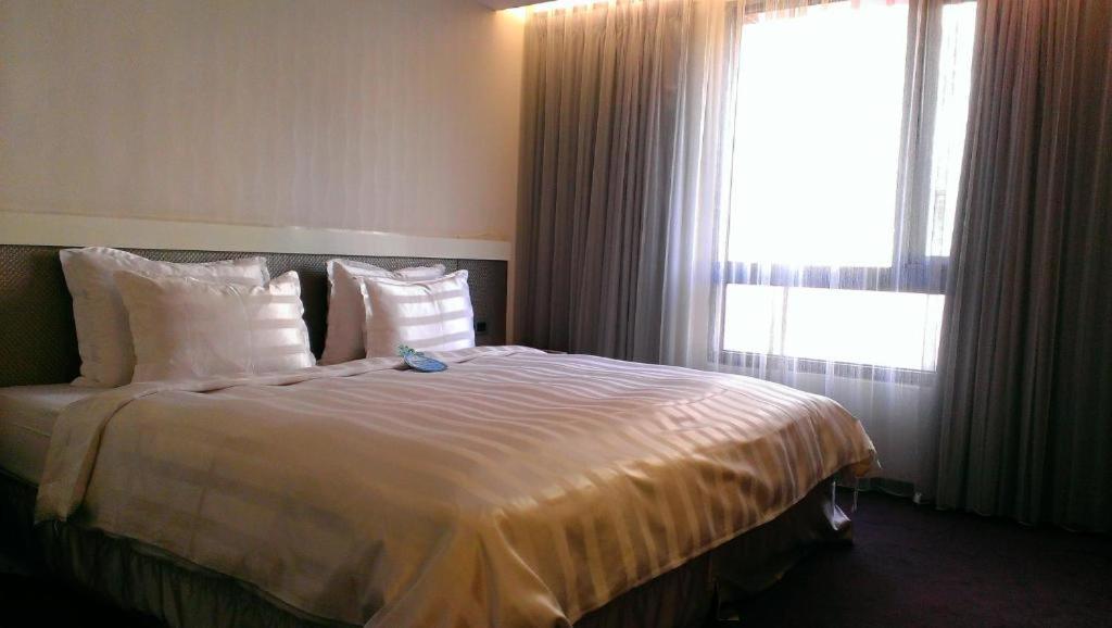 Saual Keh Hotel Taipei Bagian luar foto